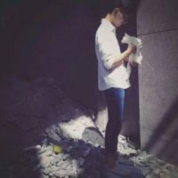 也许我是一道微光却想要给你灿烂的光芒