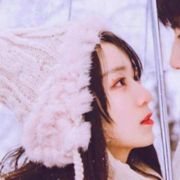 青春里，总是有人以甜言蜜语作为开端却又以曲终人散作为结局