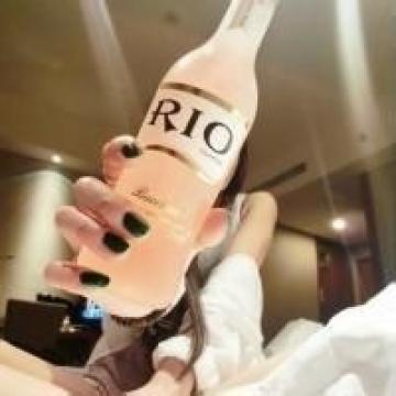 世界上最勇敢的事情：是微笑着听你说我们的爱情中我做错的事
