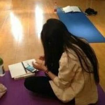 从来就不懂什么是物是人非，只知道回一次头就是一巴掌