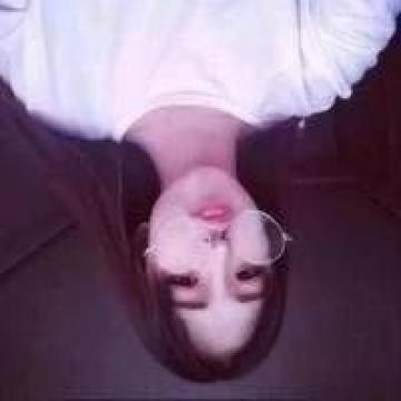 倚变栏杆，晚霞落夕，是否知道我在等待