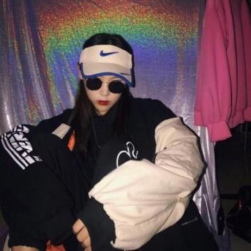 别指望我去谅解和体会