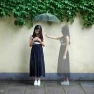 四季春秋，沧山泱水，都不及你嫣然一笑