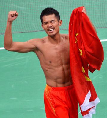 腹肌型男林丹