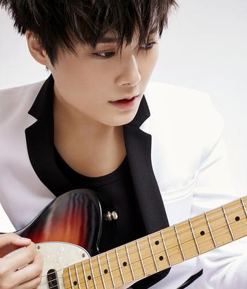 ​李宇春与吉他