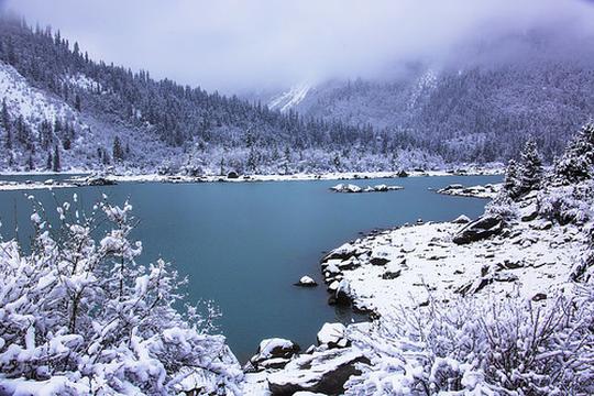 然乌湖雪景