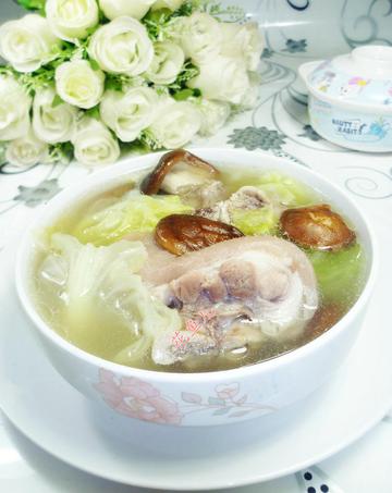 包心菜香菇猪蹄汤
