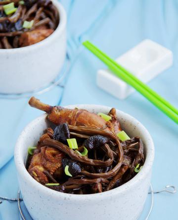 茶树菇炖鸡