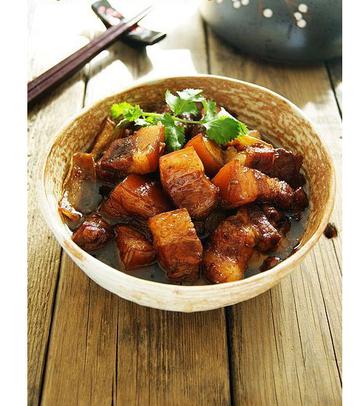 秘制砂锅红烧肉
