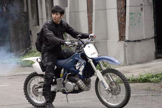 重机车型男汪东城