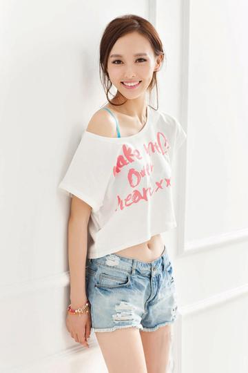 略带性感唐嫣