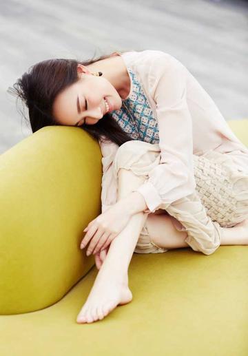 倪妮甜美可人