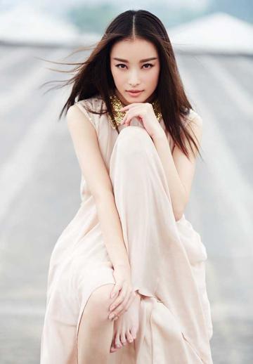 倪妮端庄秀丽