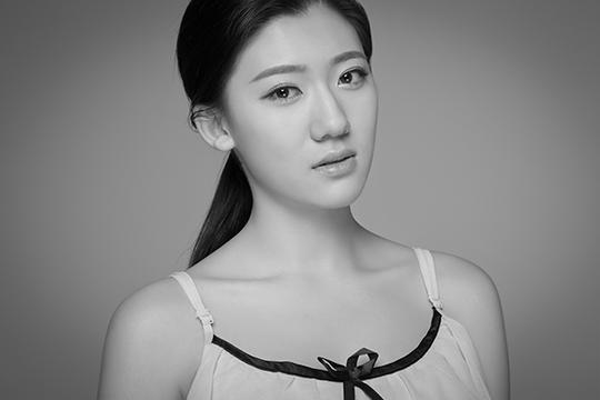 黑白美女王玥