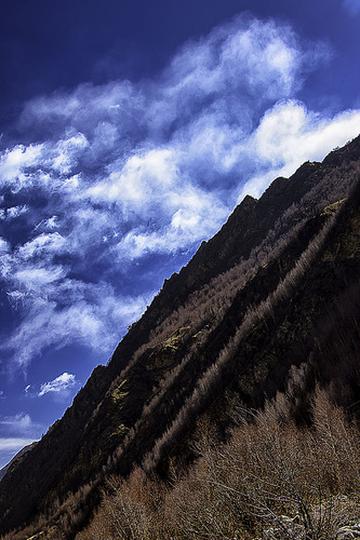 天高山险