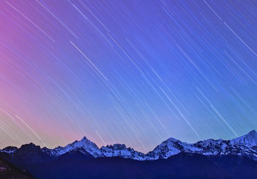 梅里雪山看流星