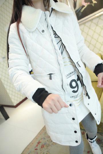 羊羔毛翻领拼接格纹羽绒服