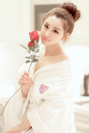 睡衣美女