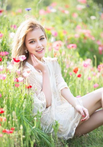 清纯甜美动人混血儿