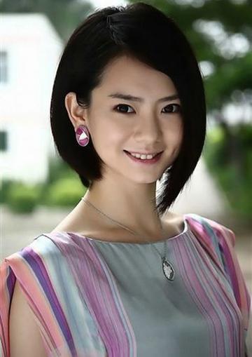 戚薇长短发尾