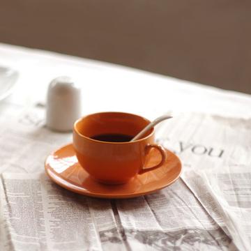 橘色陶瓷咖啡杯