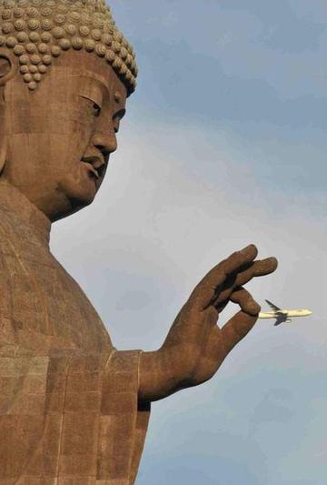 飞机也逃不过如来神掌啊