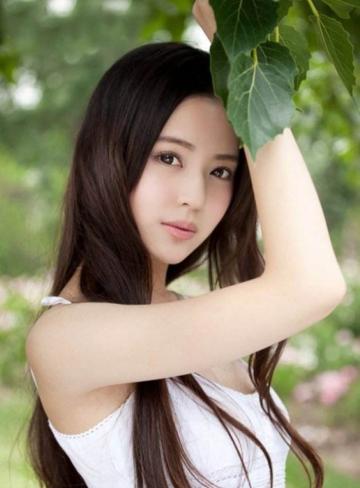飘逸的长发少女