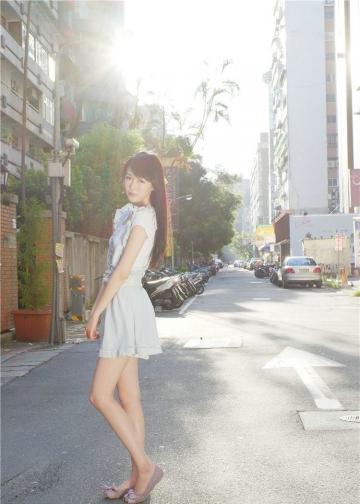 台湾女生赖蜜儿街拍