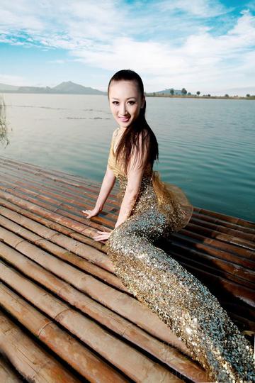 徐俪嘉美人鱼大片曝光 秒杀众眼球