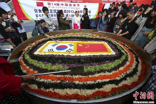 中国美食文化节:超级大份韩国拌饭供试吃