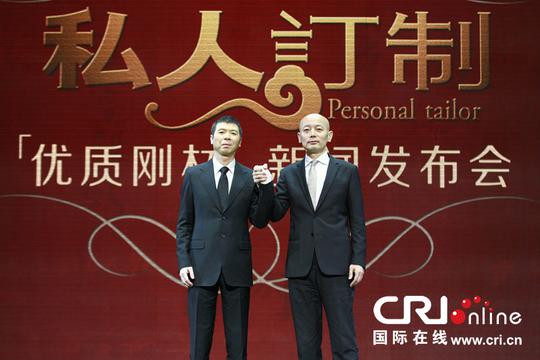 冯小刚葛优20年合作十部影片 喝交杯酒庆祝