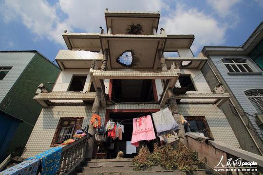 浙江一座危楼中蜗居5户农民工