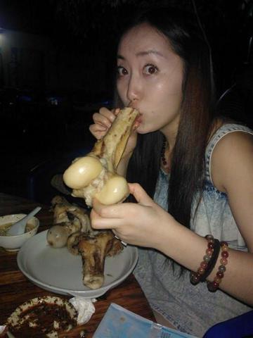 妹子吃宵夜
