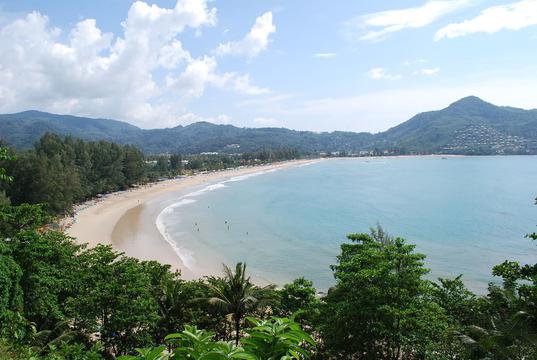 卡马拉海滩风景