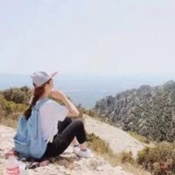 真正的强者不是要压倒一切，而是不被一切压倒