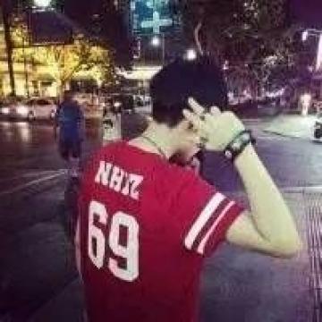 海誓山盟无怨无悔，结果却像风中飘落旳花蕊