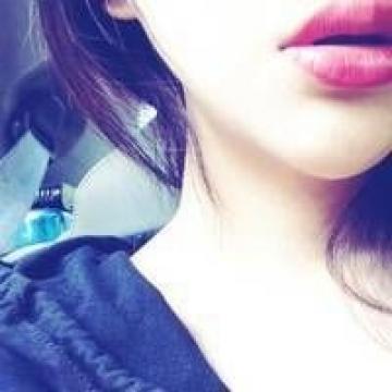 繁杂的经历在眼角镌刻深深的纹、我转身雕下一朵花