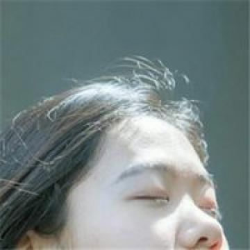你说伊人如花 许愿回家 后来满头白发一身沙