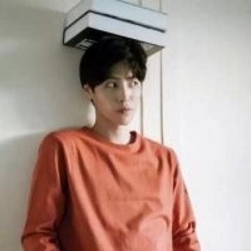 那个男孩，教会我成长。那个女孩，教会我爱
