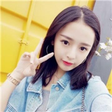 明媚魅力的小女生
