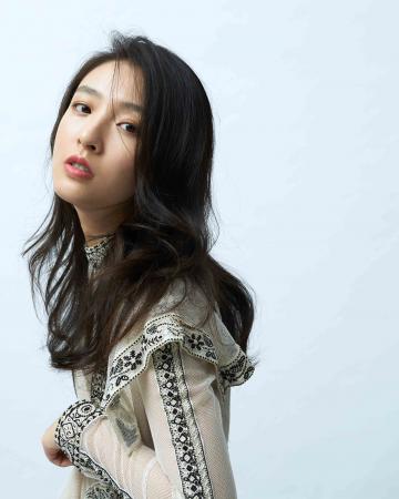 优雅大气美女吴倩时尚迷人写真照