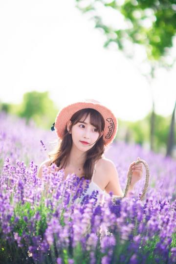 唯美梦幻的甜美少女写真