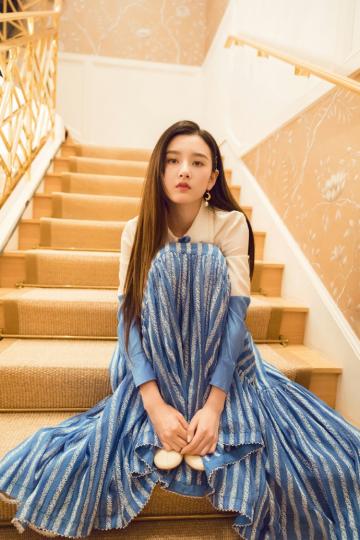 甜美可爱的宋祖儿时尚优雅写真