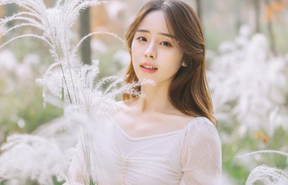 小家碧玉的清纯少女写真