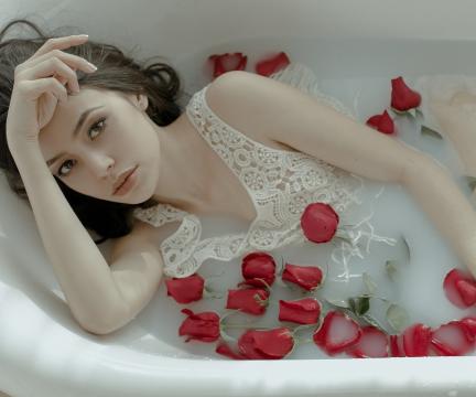 妩媚动人的清纯美女私房写真
