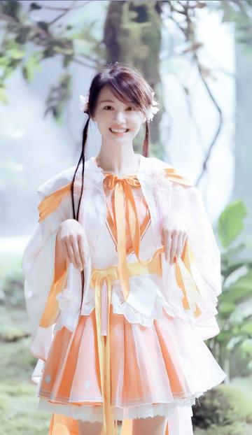 郑爽甜美古装写真