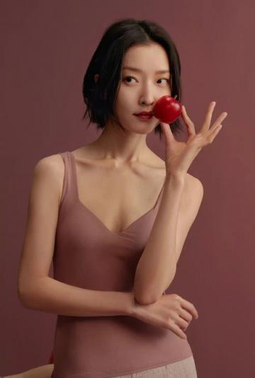 气质女杜鹃时尚写真