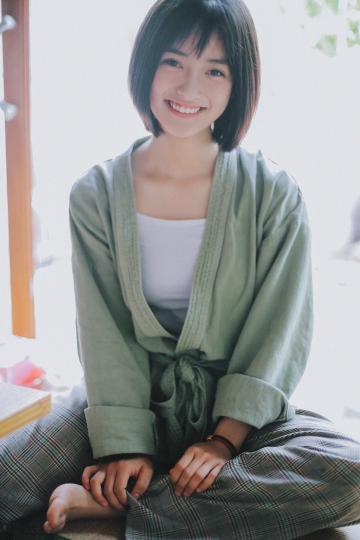 大眼萌妹沈月日系唯美写真