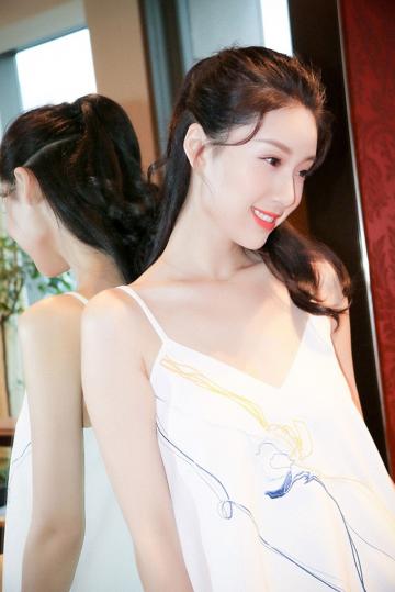 王子璇清新唯美时尚古典美写真