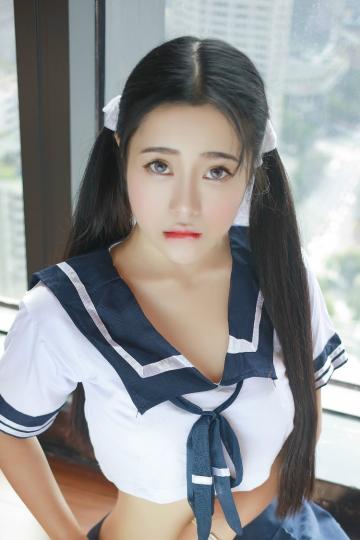 兜豆靓水手服迷人清纯写真